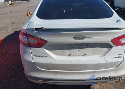 2013 Ford Fusion Hybrid Se z USA, uszkodzony, nr VIN 3FA6P0LU5DR370604